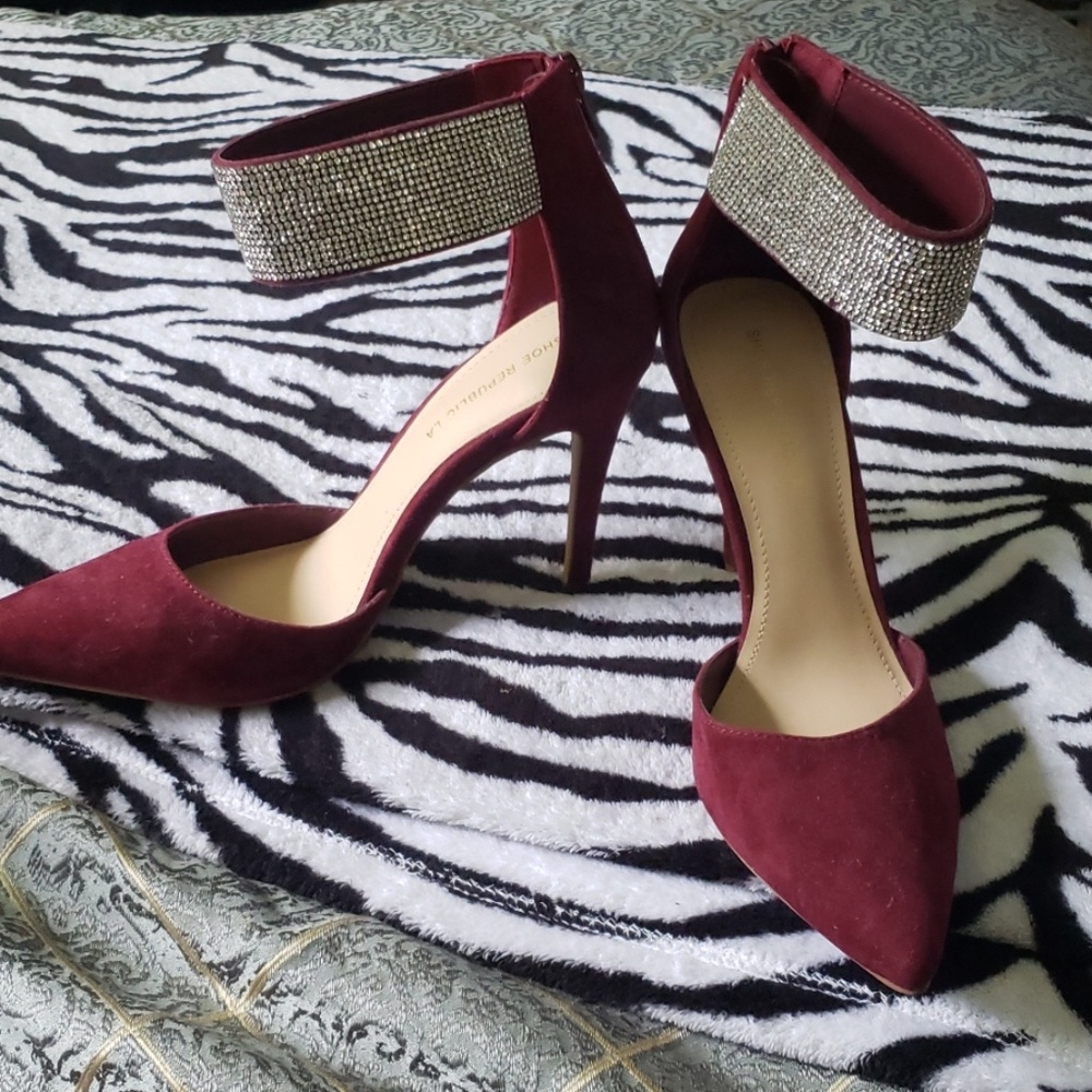 Heels - Picture 2 of 3